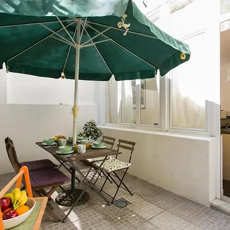 Altido Charming Patio Apartment *