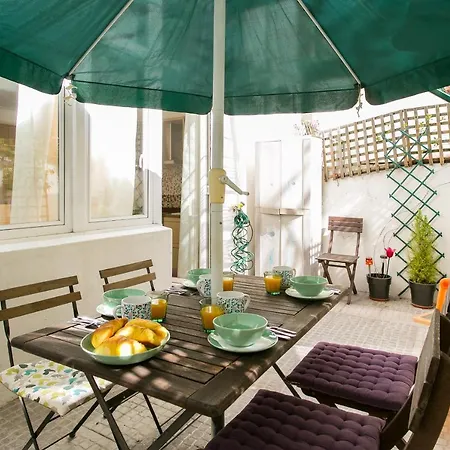 Altido Charming Patio Apartment *