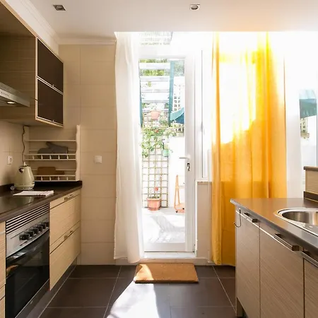 Altido Charming Patio Apartment Lisbon