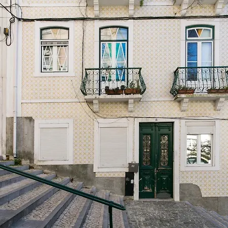 Altido Charming Patio Apartment Lisbon