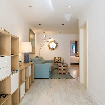 Apartment Altido Charming Patio *