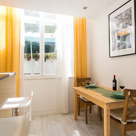 Apartment Altido Charming Patio *