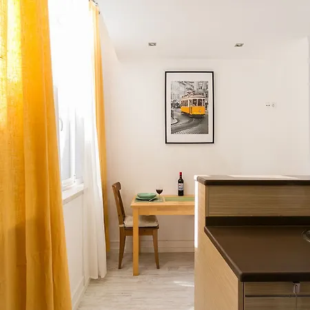 Altido Charming Patio Apartment