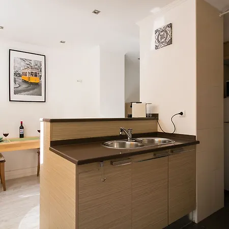 Altido Charming Patio Apartment