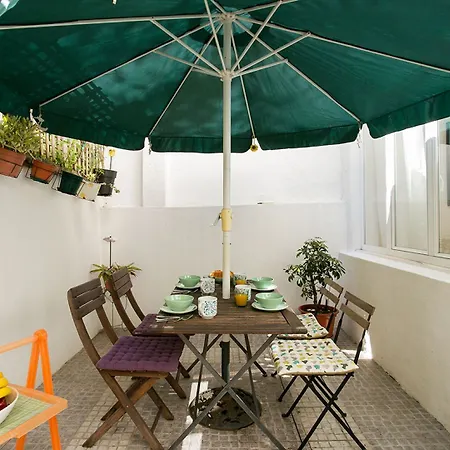 Apartment Altido Charming Patio *